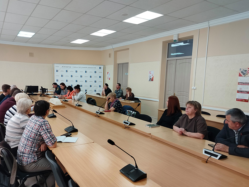 В администрации Боровичского района прошло совещание по вопросу обеспечения пожарной безопасности на землях сельскохозяйственного назначения и объектах АПК.